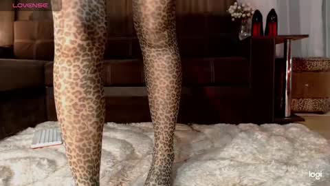 Snapshot of hot_best_lovers_ chatting on 02-21-26, 09:49 Liza online show from 02-21-26, 09:49