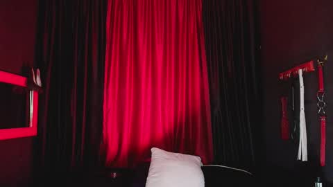 Snapshot of hot_chocolate_4u chatting on 12-11-24, 06:42 hot chocolate 4u online show from 12-11-24, 06:42