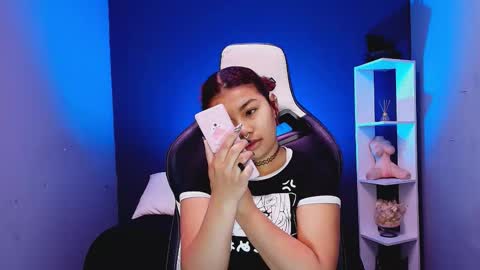 Snapshot of hot_chocolate_4u chatting on 10-27-25, 12:20 hot chocolate 4u online show from 10-27-25, 12:20