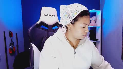 Snapshot of hot_chocolate_4u chatting on 11-10-25, 12:15 hot chocolate 4u online show from 11-10-25, 12:15