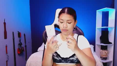 Snapshot of hot_chocolate_4u chatting on 11-15-25, 12:34 hot chocolate 4u online show from 11-15-25, 12:34