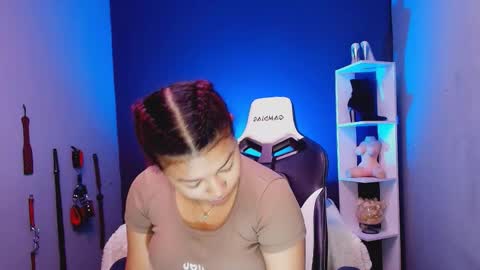 Snapshot of hot_chocolate_4u chatting on 11-18-25, 12:42 hot chocolate 4u online show from 11-18-25, 12:42