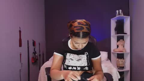 Snapshot of hot_chocolate_4u chatting on 11-19-25, 12:16 hot chocolate 4u online show from 11-19-25, 12:16