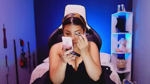 Snapshot of hot_chocolate_4u chatting on 11-21-25, 11:53 hot chocolate 4u online show from 11-21-25, 11:53