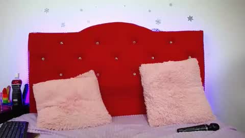 Snapshot of hot_girl01_hanna chatting on 01-06-25, 06:41 angie online show from 01-06-25, 06:41