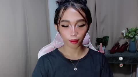 Snapshot of hot_khianna chatting on 05-06-26, 12:32 Khianna online show from 05-06-26, 12:32