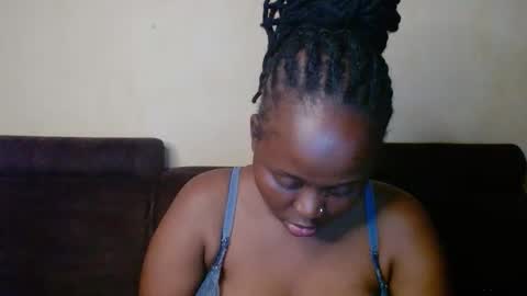 Snapshot of hot_linahh chatting on 11-17-25, 10:37 Linah online show from 11-17-25, 10:37