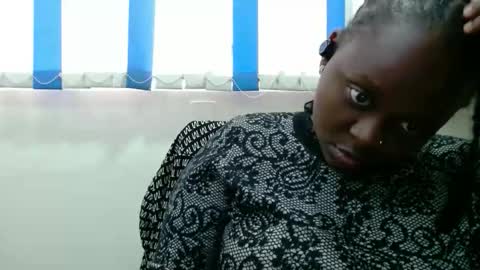 Snapshot of hot_linahh chatting on 12-17-25, 12:22 Linah online show from 12-17-25, 12:22