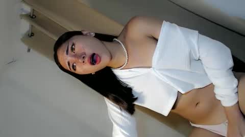 hot_little_angel18 online show from 06-03-26, 01:19
