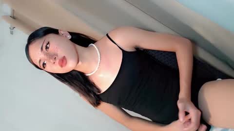 hot_little_angel18 online show from 06-08-26, 02:12