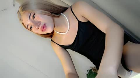 hot_little_angel18 online show from 06-15-26, 12:35