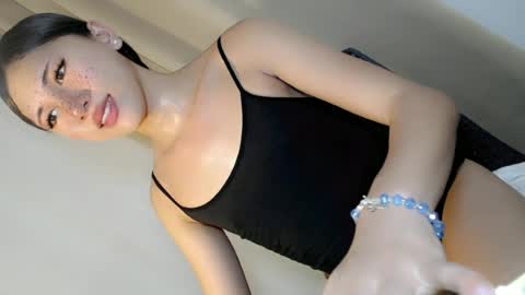 hot_little_angel18 online show from 06-25-26, 04:23