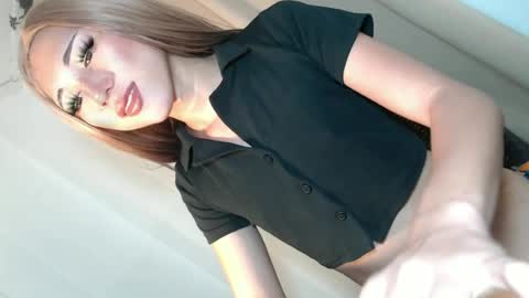 hot_little_angel18 online show from 06-28-26, 03:23