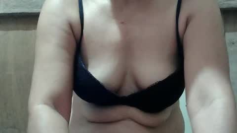 Snapshot of hot_mama09 chatting on 02-09-25, 07:27 hotmama online show from 02-09-25, 07:27