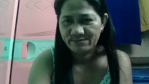 Snapshot of hot_mama09 chatting on 09-19-25, 12:12 hotmama online show from 09-19-25, 12:12