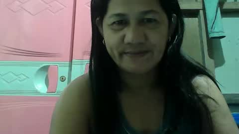 Snapshot of hot_mama09 chatting on 10-16-25, 08:43 hotmama online show from 10-16-25, 08:43