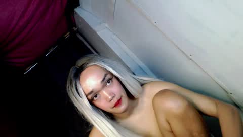 hot_moma69 online show from 04-01-26, 10:49