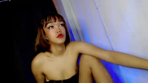 hot_moma69 online show from 04-13-26, 02:28