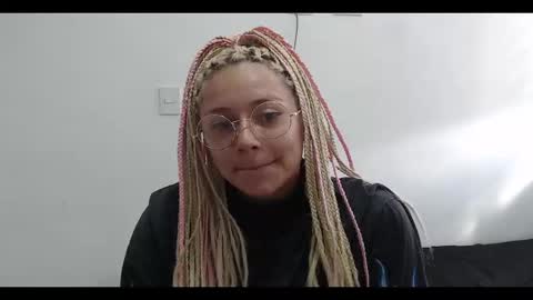 Snapshot of hot_mommymia chatting on 01-06-25, 09:00 Mia online show from 01-06-25, 09:00