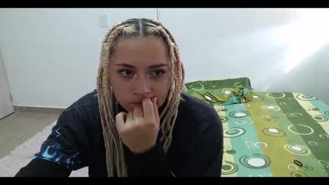 Snapshot of hot_mommymia chatting on 01-15-25, 08:48 Mia online show from 01-15-25, 08:48