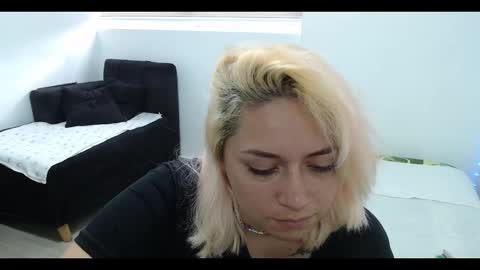 Snapshot of hot_mommymia chatting on 01-20-25, 10:04 Mia online show from 01-20-25, 10:04