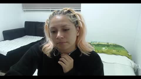 Snapshot of hot_mommymia chatting on 01-25-25, 02:47 Mia online show from 01-25-25, 02:47