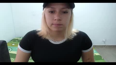 Snapshot of hot_mommymia chatting on 02-09-25, 01:25 Mia online show from 02-09-25, 01:25