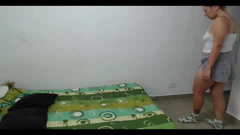 Snapshot of hot_mommymia chatting on 02-11-25, 03:51 Mia online show from 02-11-25, 03:51