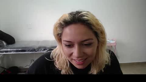 Snapshot of hot_mommymia chatting on 03-04-25, 12:12 Mia online show from 03-04-25, 12:12