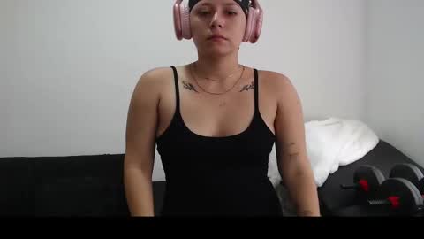 Snapshot of hot_mommymia chatting on 03-05-25, 03:07 Mia online show from 03-05-25, 03:07