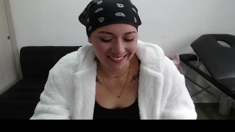 Snapshot of hot_mommymia chatting on 03-05-25, 06:12 Mia online show from 03-05-25, 06:12