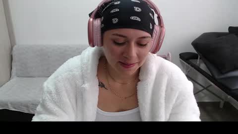 Snapshot of hot_mommymia chatting on 03-06-25, 03:56 Mia online show from 03-06-25, 03:56