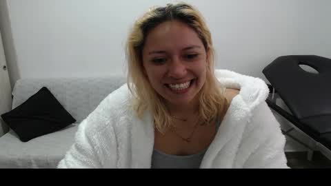 Snapshot of hot_mommymia chatting on 03-07-25, 02:12 Mia online show from 03-07-25, 02:12