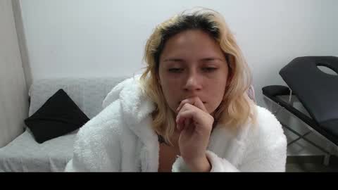 Snapshot of hot_mommymia chatting on 03-07-25, 05:17 Mia online show from 03-07-25, 05:17