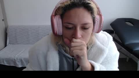 Snapshot of hot_mommymia chatting on 03-08-25, 12:52 Mia online show from 03-08-25, 12:52