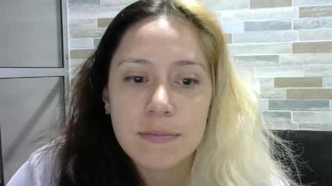 Snapshot of hot_mommymia chatting on 09-12-25, 12:22 Mia online show from 09-12-25, 12:22