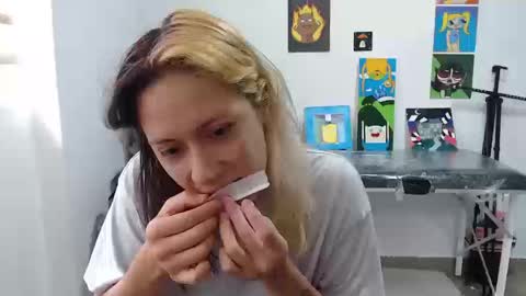 Snapshot of hot_mommymia chatting on 09-19-25, 04:51 Mia online show from 09-19-25, 04:51