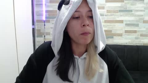 Snapshot of hot_mommymia chatting on 09-24-25, 02:04 Mia online show from 09-24-25, 02:04