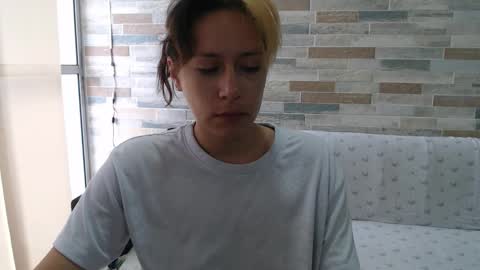 Snapshot of hot_mommymia chatting on 09-25-25, 01:04 Mia online show from 09-25-25, 01:04