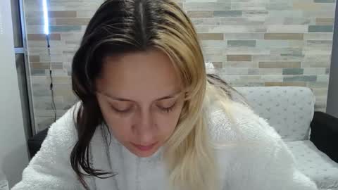 Snapshot of hot_mommymia chatting on 10-03-25, 02:52 Mia online show from 10-03-25, 02:52