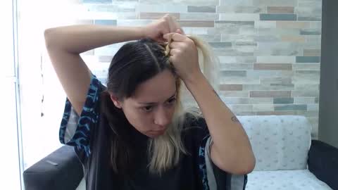 Snapshot of hot_mommymia chatting on 10-05-25, 01:09 Mia online show from 10-05-25, 01:09