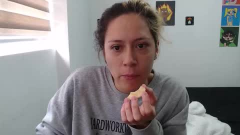 Snapshot of hot_mommymia chatting on 10-12-25, 01:54 Mia online show from 10-12-25, 01:54