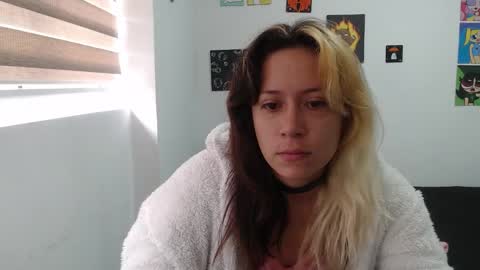 Snapshot of hot_mommymia chatting on 10-21-25, 01:12 Mia online show from 10-21-25, 01:12