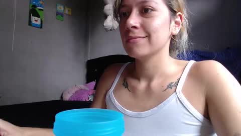 Snapshot of hot_mommymia chatting on 11-14-25, 04:28 Mia online show from 11-14-25, 04:28