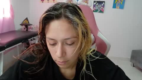 Snapshot of hot_mommymia chatting on 12-16-25, 04:45 Mia online show from 12-16-25, 04:45