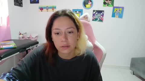 Snapshot of hot_mommymia chatting on 12-17-25, 02:01 Mia online show from 12-17-25, 02:01