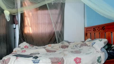 hot_moxie online show from 10-02-25, 04:08