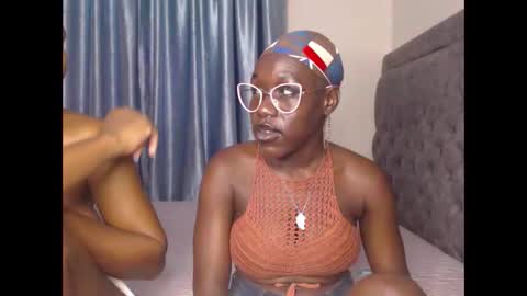 Snapshot of hot_petite1 chatting on 10-16-25, 06:42 Hot petite online show from 10-16-25, 06:42