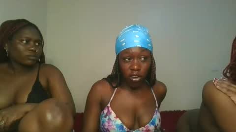 Snapshot of hot_petite1 chatting on 11-05-25, 06:02 Hot petite online show from 11-05-25, 06:02