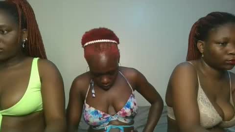 Snapshot of hot_petite1 chatting on 11-06-25, 07:04 Hot petite online show from 11-06-25, 07:04